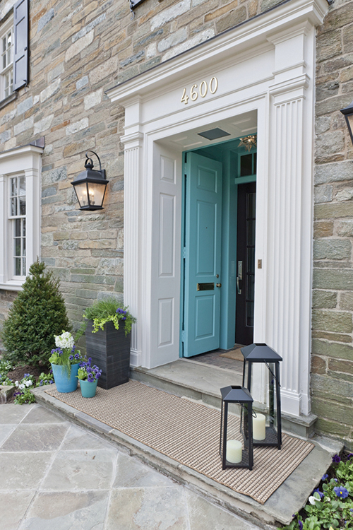A traditional front entry welcomes with vibrant color. ARCHITECTURE: Rill Architects PHOTOGRAPHY: Angie Seckinger