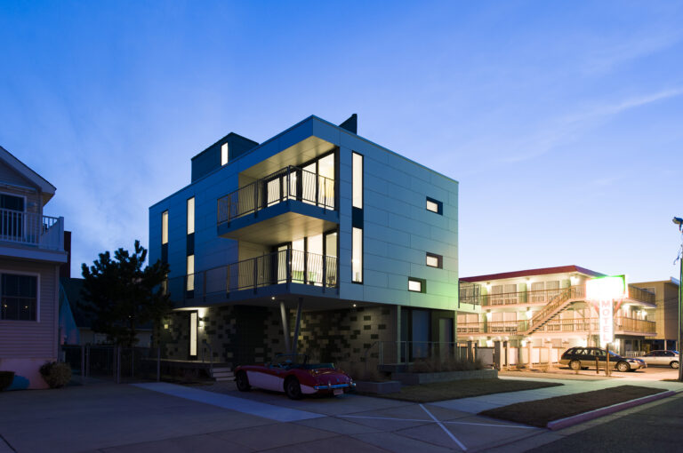 A beachfront vacation home for the family that manages a midcentury motel next door.ARCHITECTURE: EL STUDIO PHOTOGRAPHY: Pepper Watkins