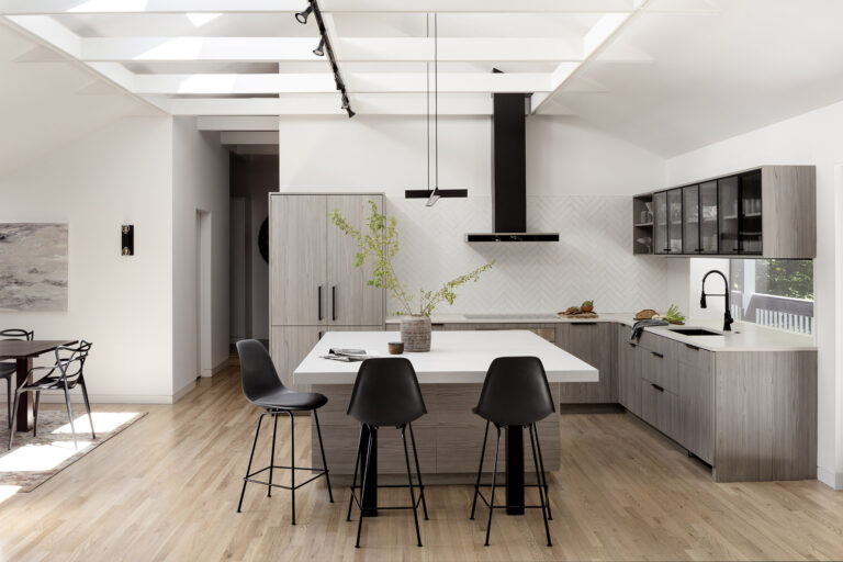 Corten Tree House kitchen and dining. ARCHITECTURE: Colleen Healey Architecture PHOTOGRAPHY: Jennifer Hughes