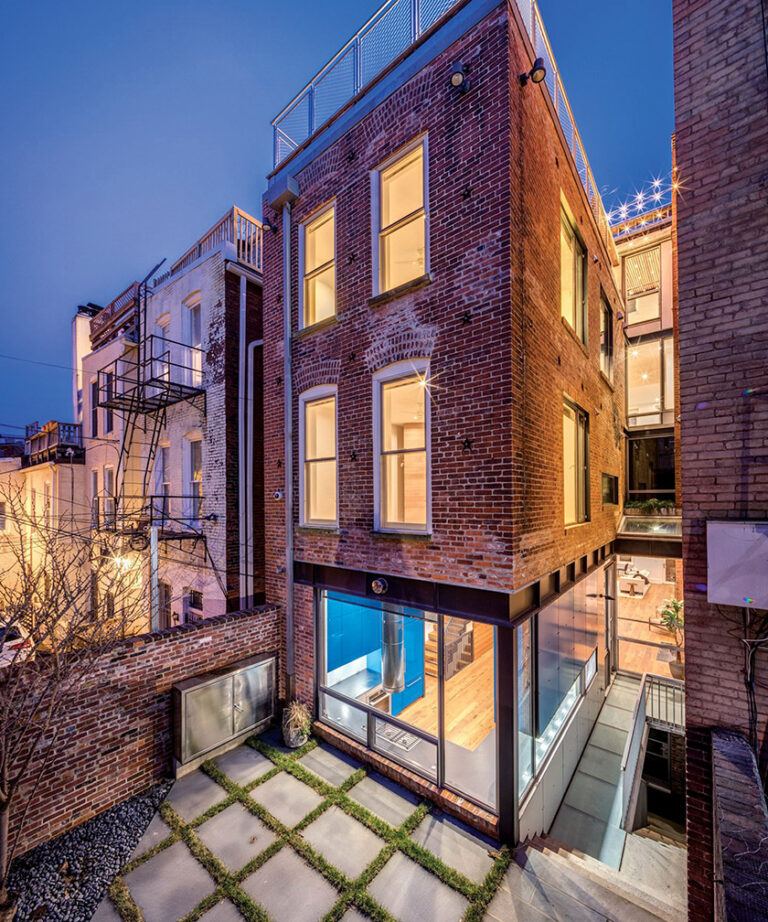 A Transformation of an outdated historic row house in DC. ARCHITECTURE: Carter + Burton Architecture, PLC PHOTOGRAPHY: Julie Roberts Home Team
