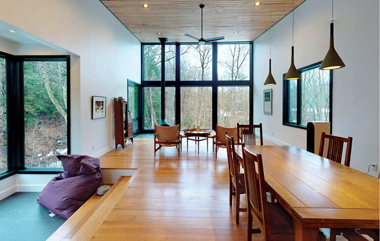 Strategies were used to site the house near the cliff’s edge and incorporate plenty of large windows in the great room to capture ever-changing living views. ARCHITECTURE: Carter + Burton Architecture, PLC PHOTOGRAPHY: NICA JADOCH