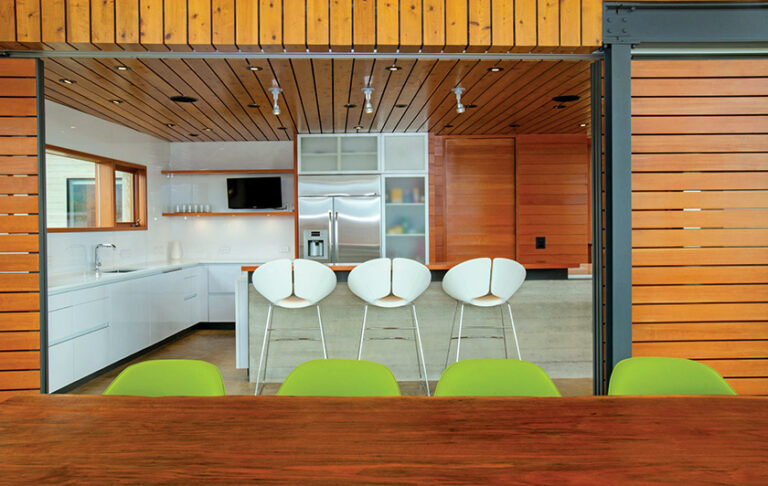 Hidden functionality supports spaces that reinforce quality craftsmanship and detailing. ARCHITECTURE: Carter + Burton Architecture, PLC PHOTOGRAPHY: DANIEL AFZAL