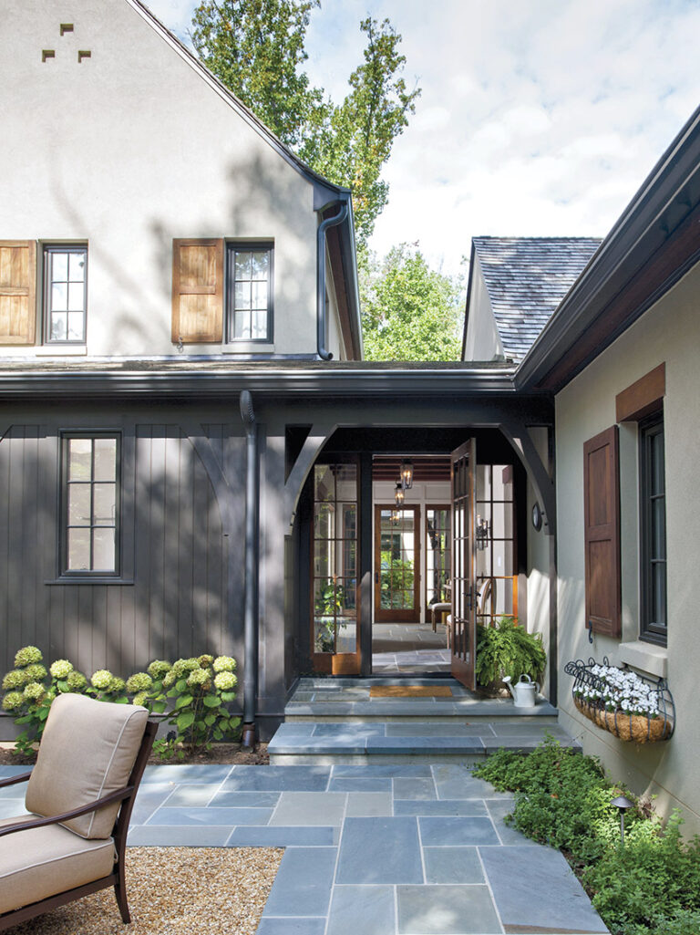 The cottage maintains a strong connection between indoor and outdoor spaces. ARCHITECTURE: Rill Architects PHOTOGRAPHY: Michael Ventura