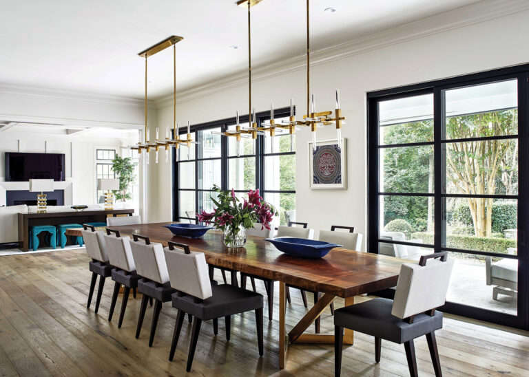 A custom live-edge table was designed to host large family gatherings. ARCHITECTURE: Studio 360 LLC PHOTOGRAPHY: Stacy Zarin Goldberg
