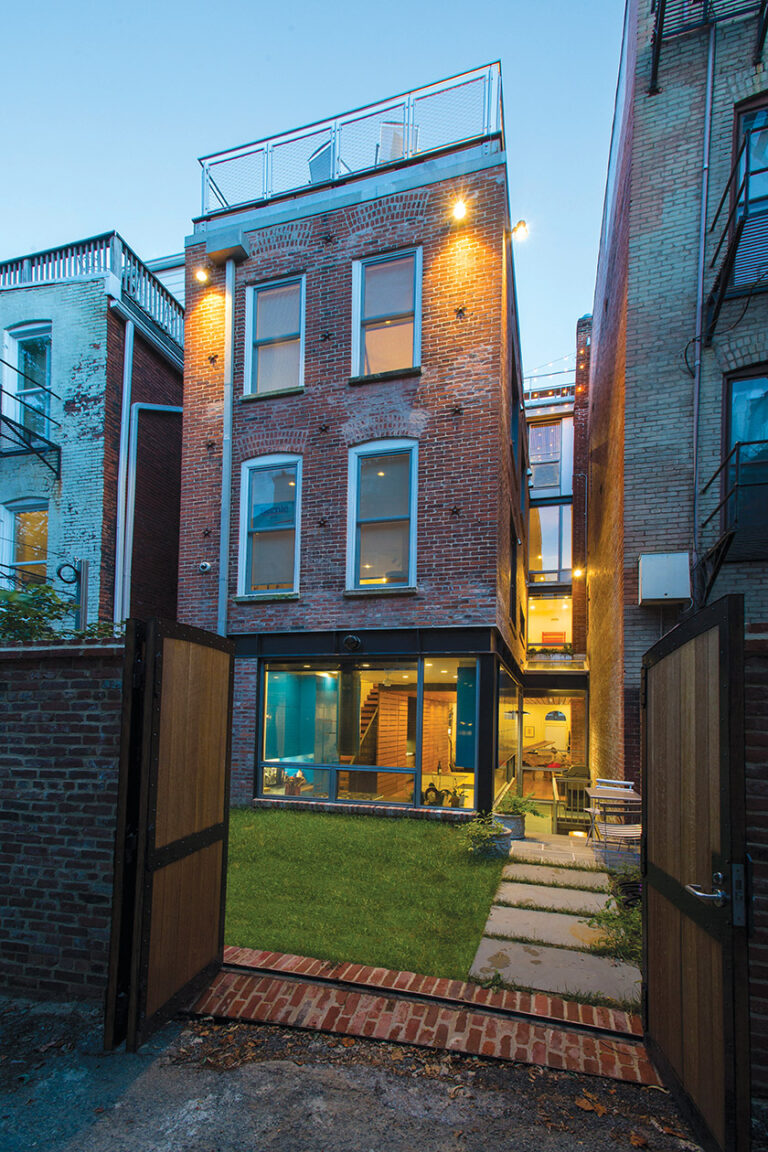 Energy-efficient elements on the building envelope include a living roof, solar panels and thermally broken steel windows. ARCHITECTURE: Carter + Burton Architecture, PLC PHOTOGRAPHY: Daniel Afzal